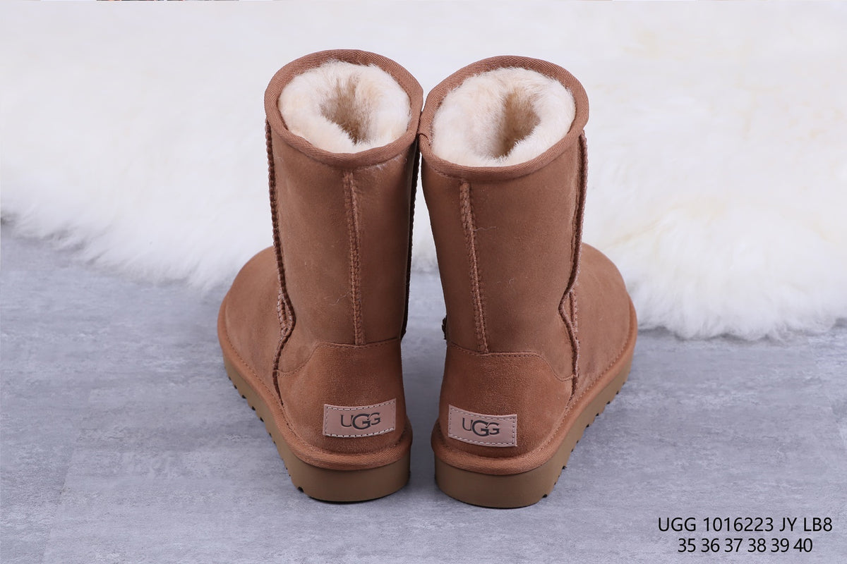 Classic Short II Boots in Chestnut | Style 6223