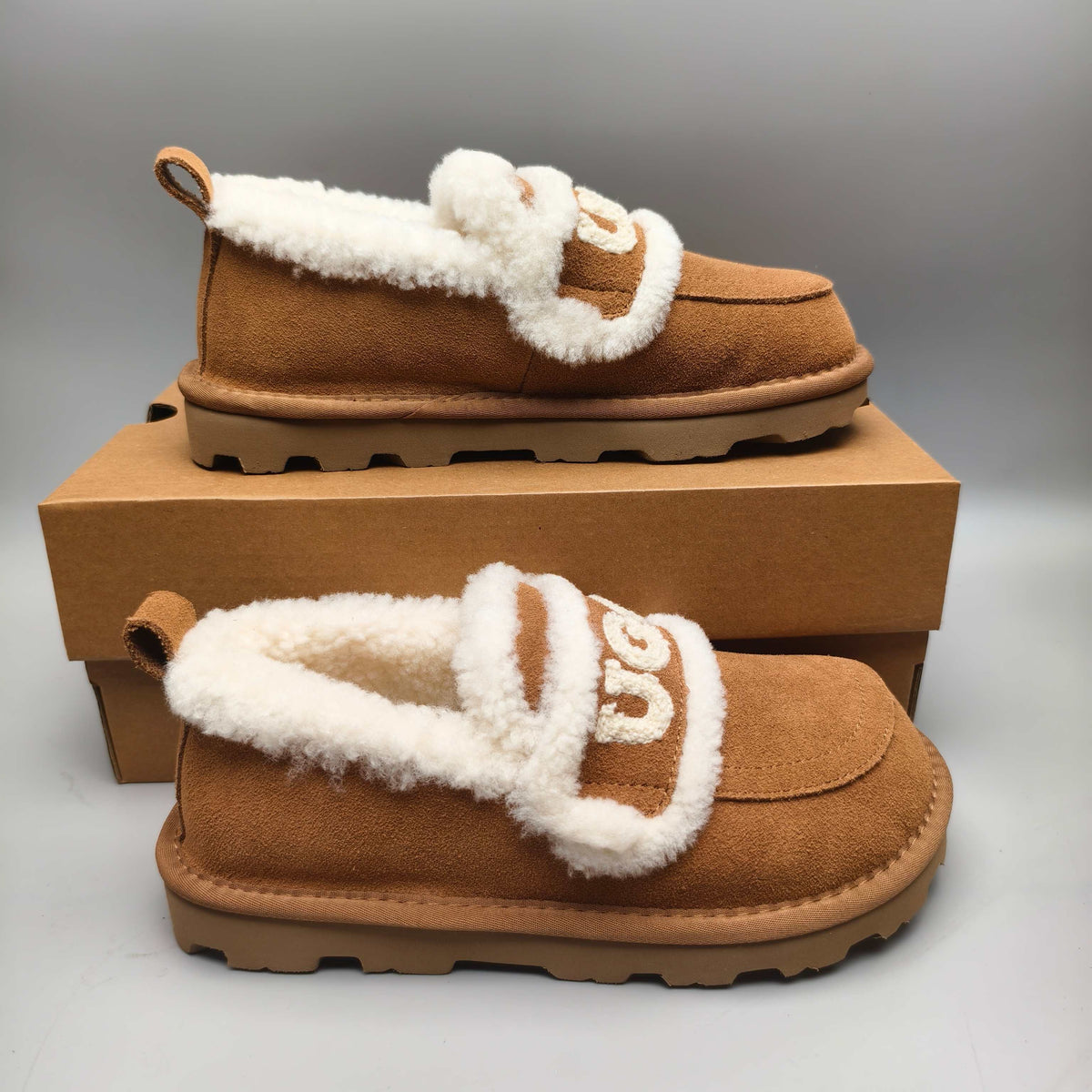 Chestnut Closed-Back Casual Shoes with Oversized Logo | Style 2939
