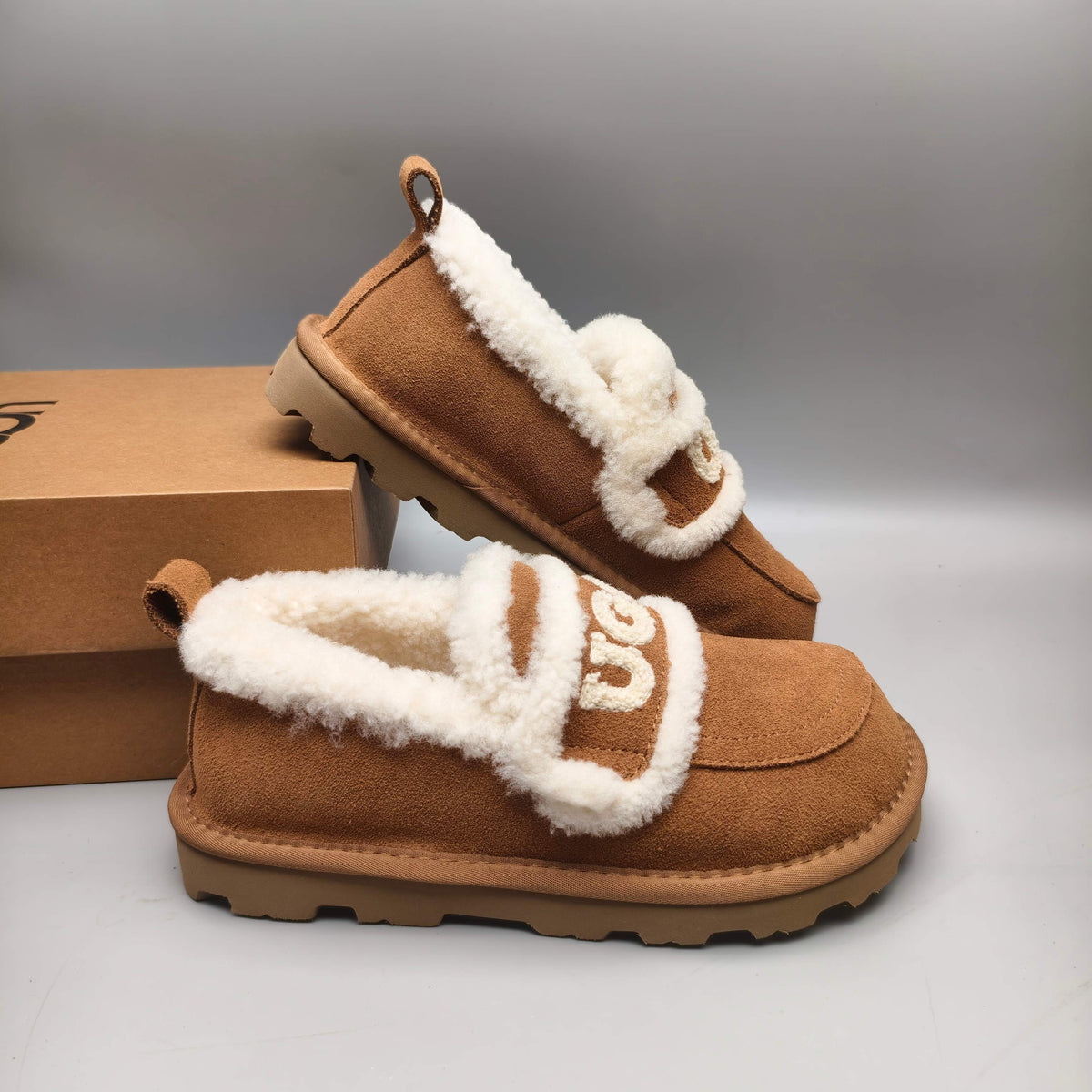 Chestnut Closed-Back Casual Shoes with Oversized Logo | Style 2939