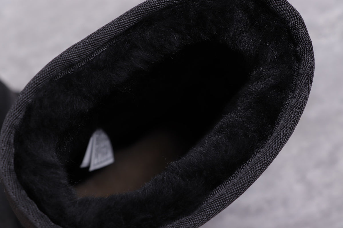 Classic Short II Boots in Black | Style 6223