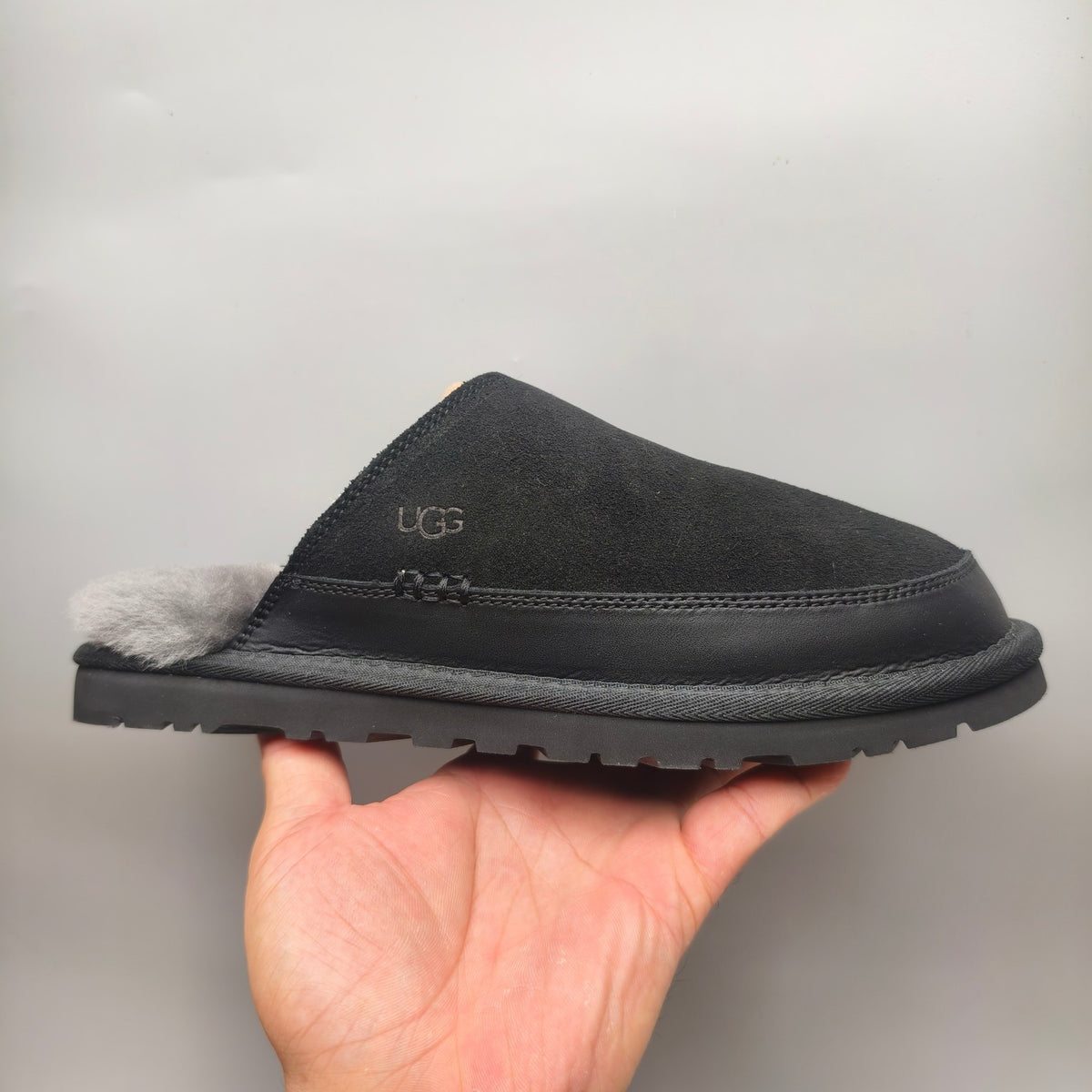 Black Men's Ultra-Lightweight Fluffy Casual Slippers | Style 4585