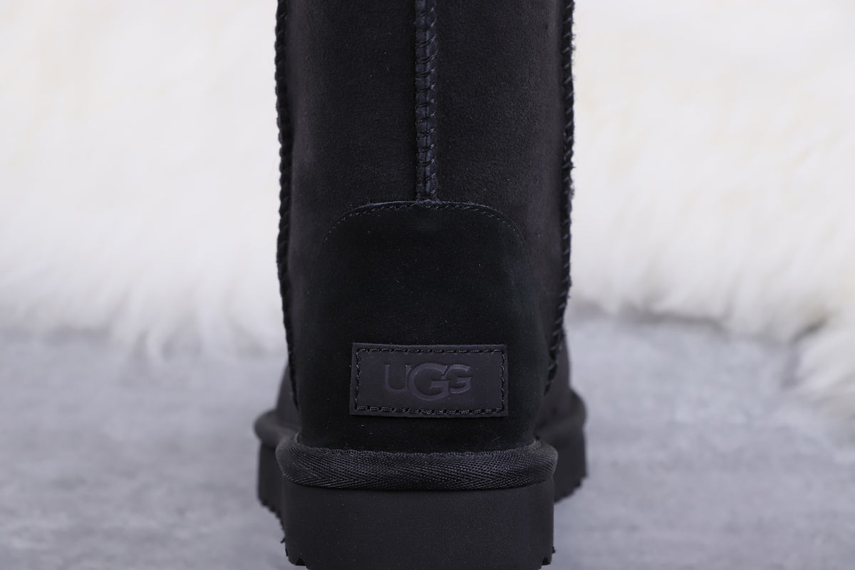 Classic Short II Boots in Black | Style 6223