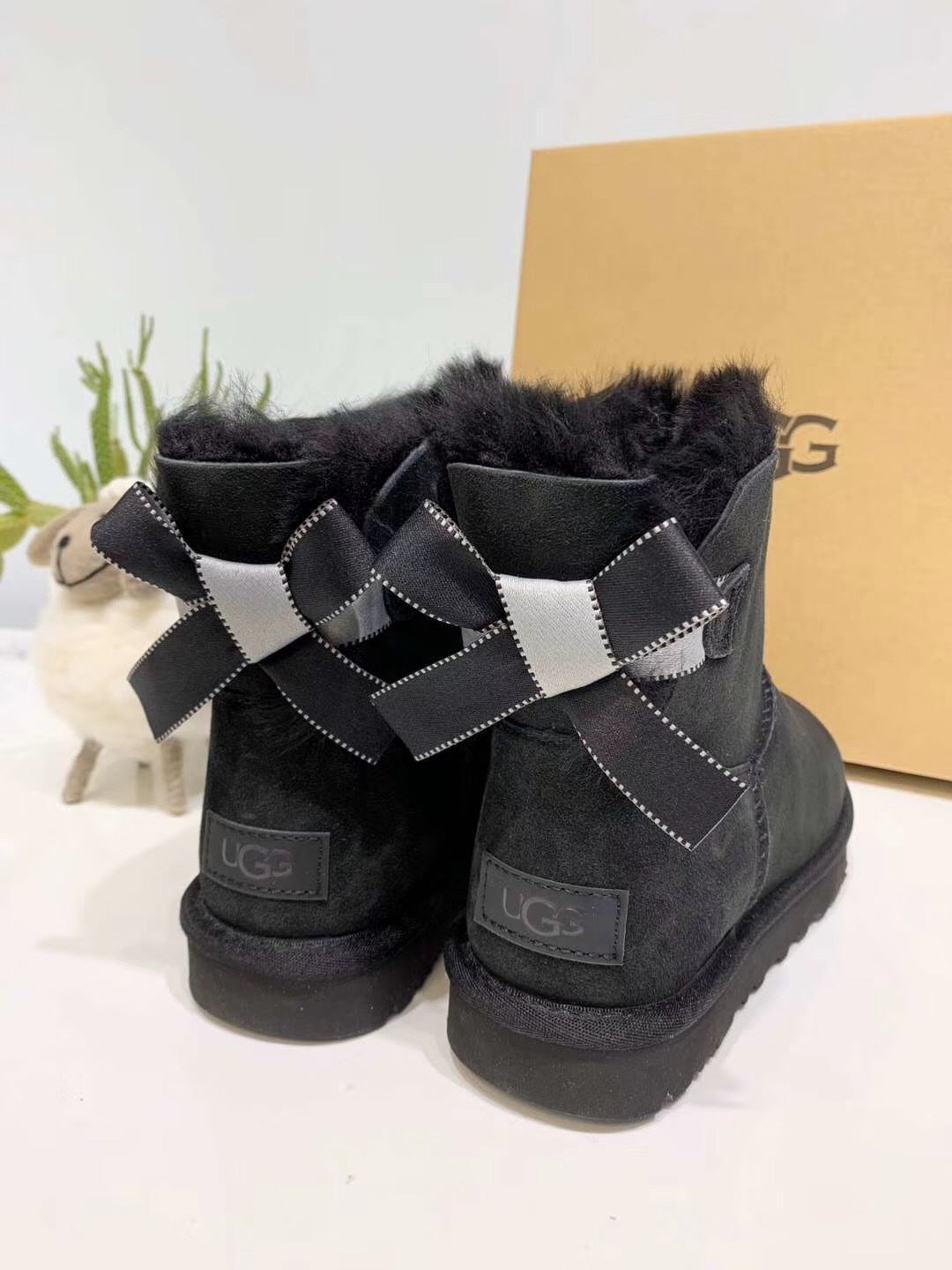 Black Bow-Detail Shoes with Subtle Shimmer | Style 2938