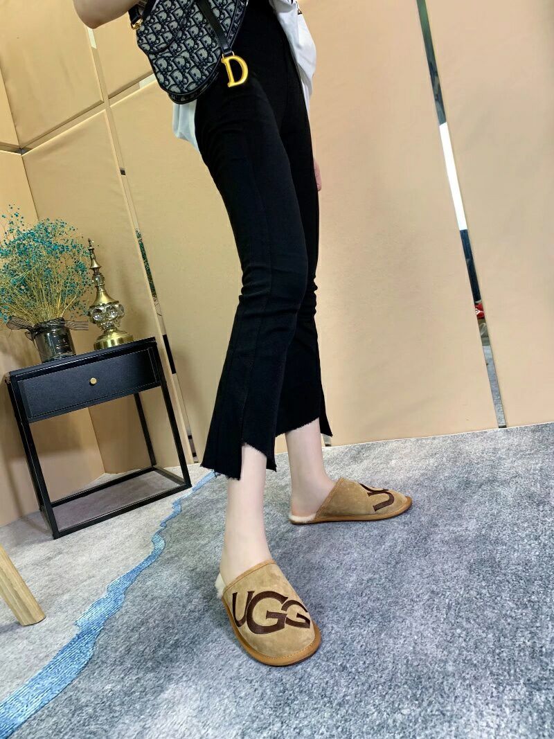 Chestnut Indoor Slippers with Large G Detail | Style 2593