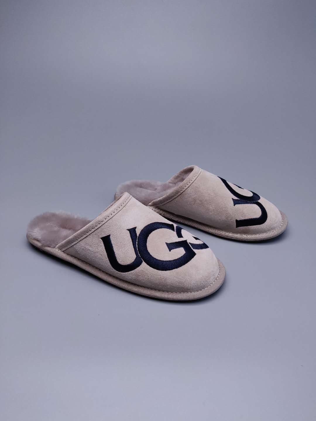 Gray Indoor Slippers with Large G Detail | Style 2593