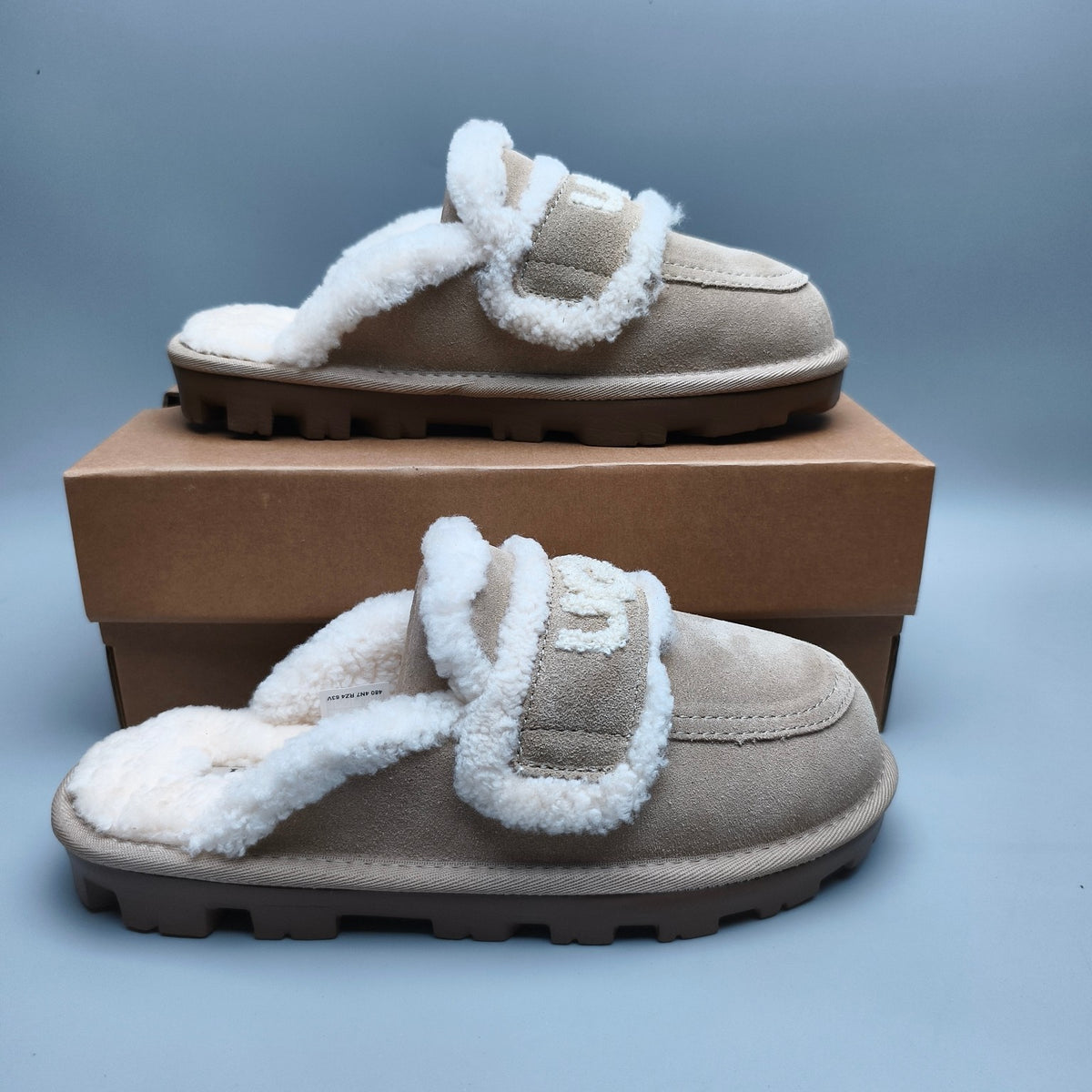 Sand Curly Plush Logo Slippers | Style 1206
