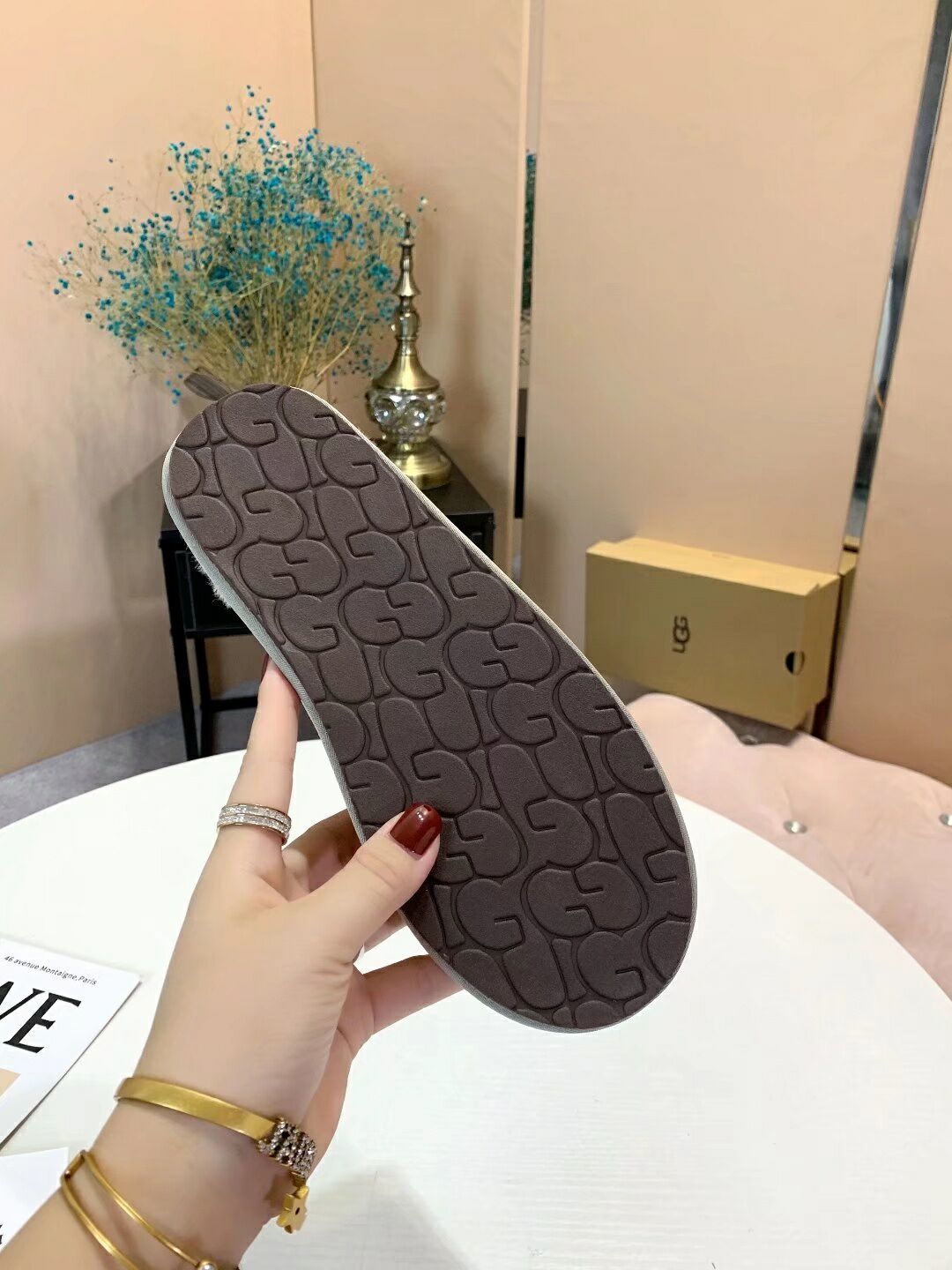 Gray Indoor Slippers with Large G Detail | Style 2593