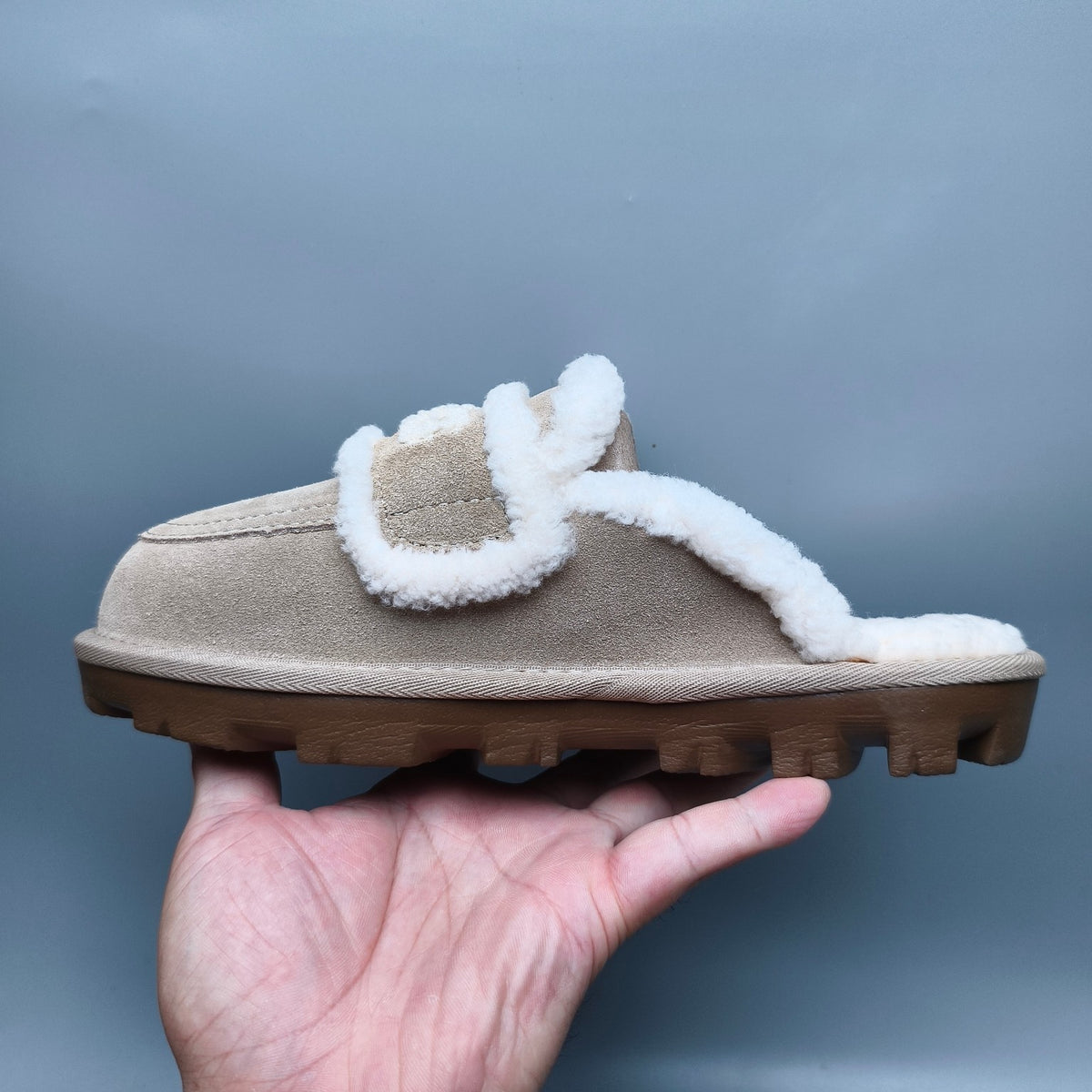 Sand Curly Plush Logo Slippers | Style 1206
