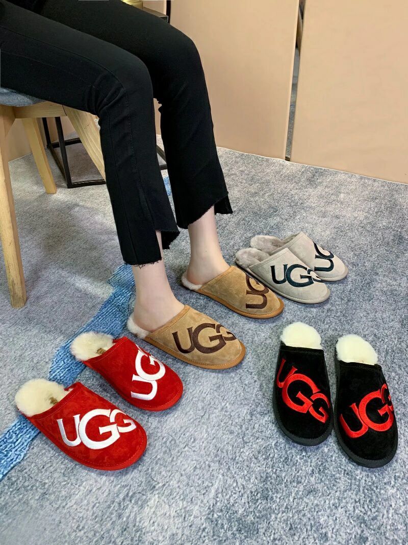 Gray Indoor Slippers with Large G Detail | Style 2593