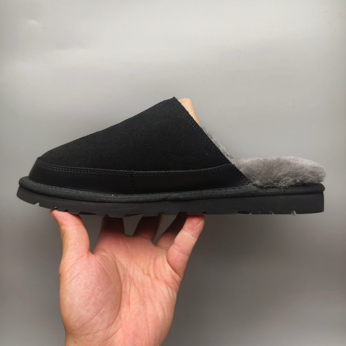 Black Men's Ultra-Lightweight Fluffy Casual Slippers | Style 4585